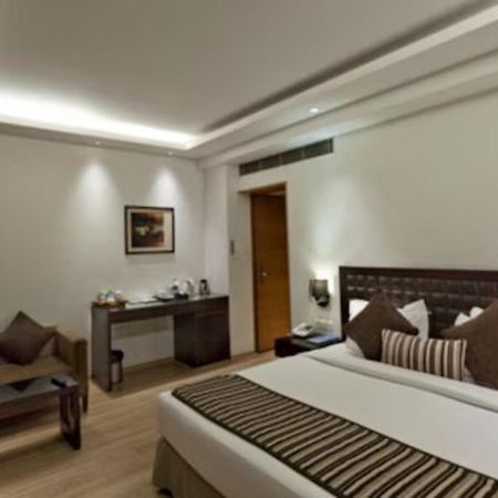 Hotel Saket 27 New Delhi Ngoại thất bức ảnh
