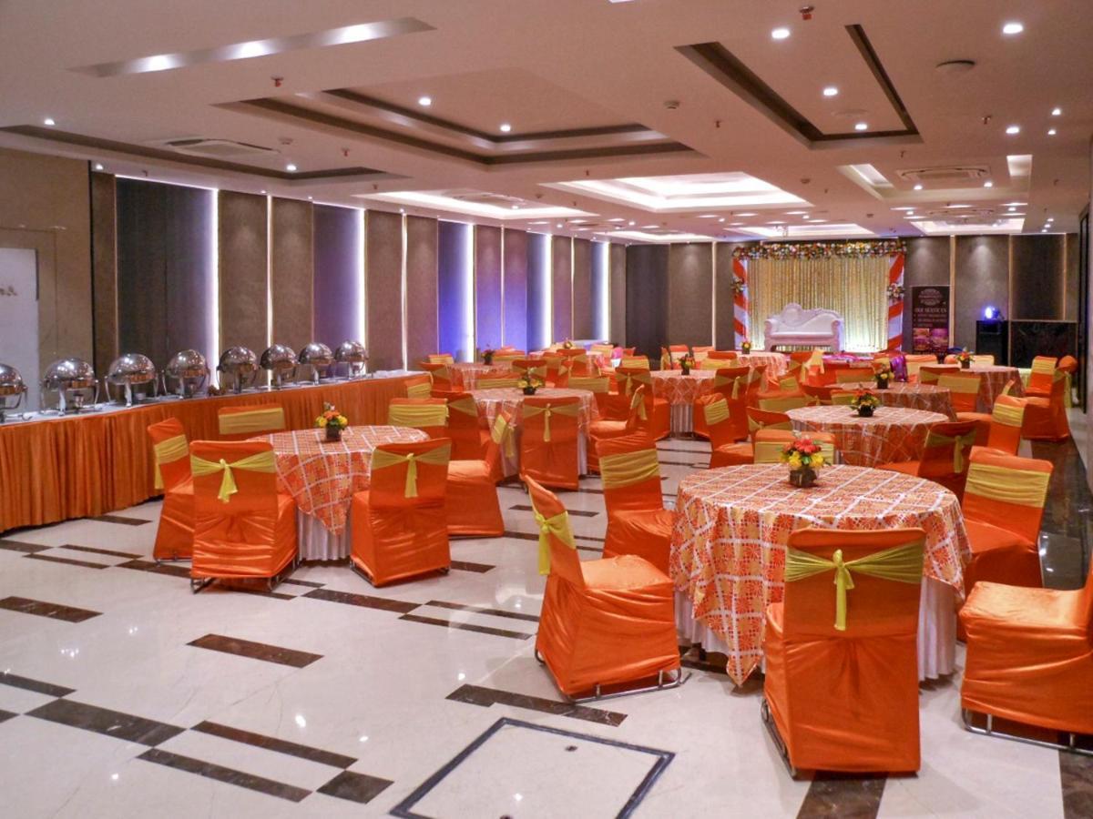 Hotel Saket 27 New Delhi Ngoại thất bức ảnh