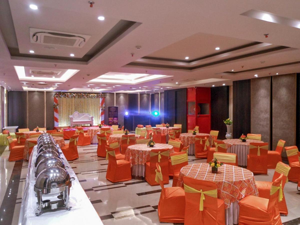 Hotel Saket 27 New Delhi Ngoại thất bức ảnh