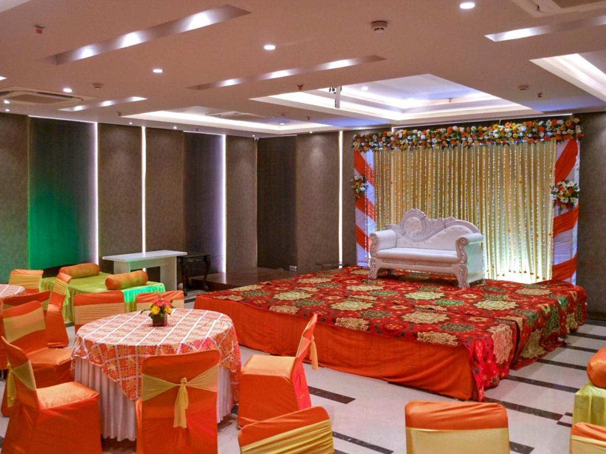 Hotel Saket 27 New Delhi Ngoại thất bức ảnh