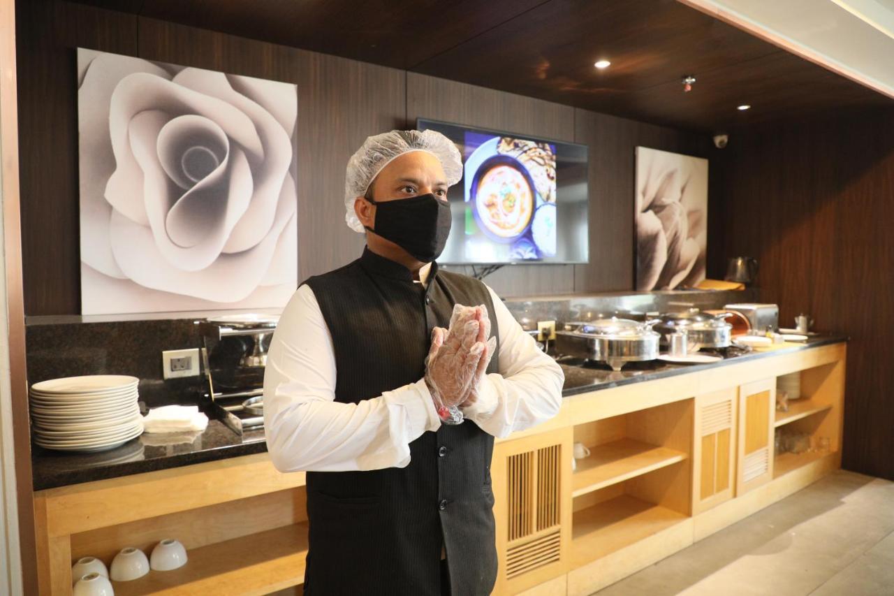 Hotel Saket 27 New Delhi Ngoại thất bức ảnh
