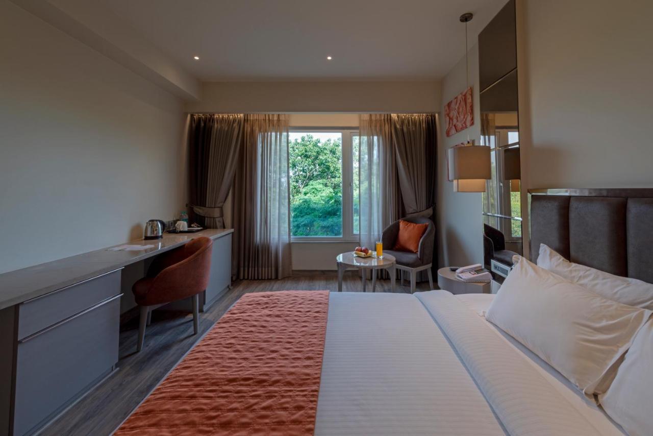 Hotel Saket 27 New Delhi Ngoại thất bức ảnh
