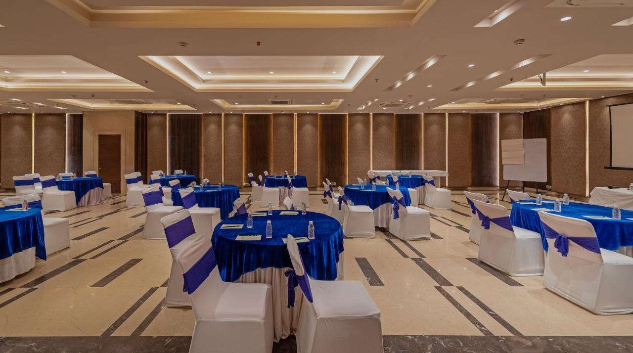 Hotel Saket 27 New Delhi Ngoại thất bức ảnh