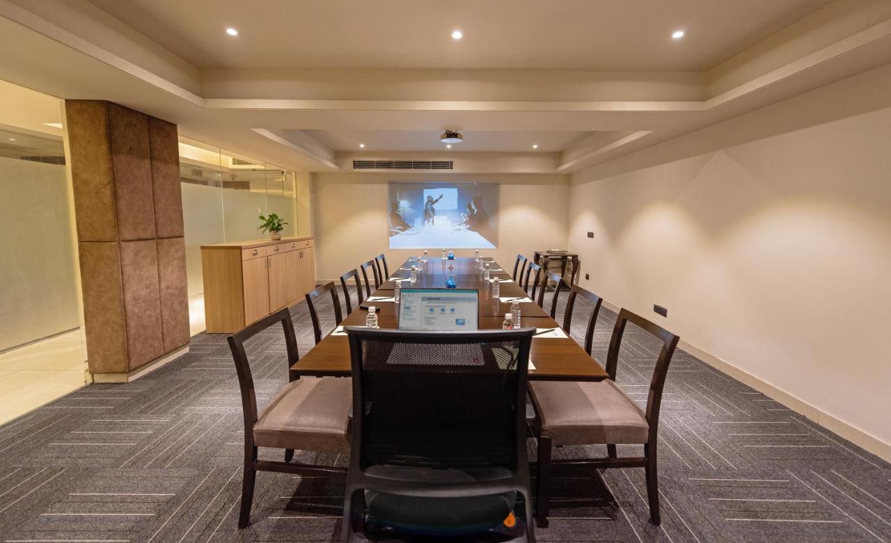 Hotel Saket 27 New Delhi Ngoại thất bức ảnh
