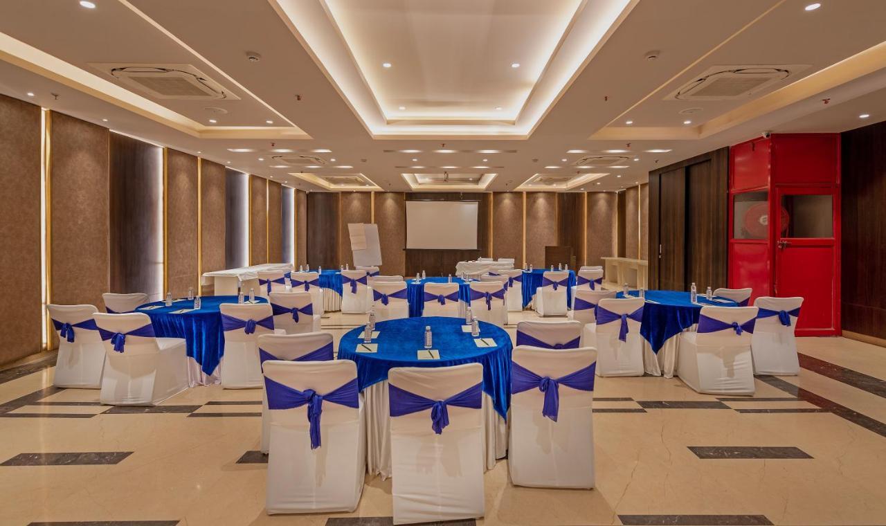 Hotel Saket 27 New Delhi Ngoại thất bức ảnh