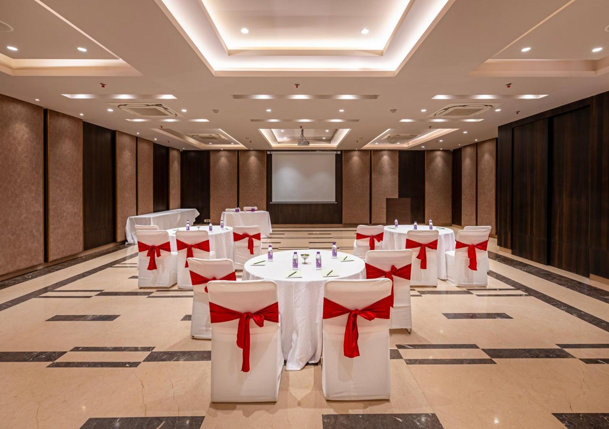 Hotel Saket 27 New Delhi Ngoại thất bức ảnh