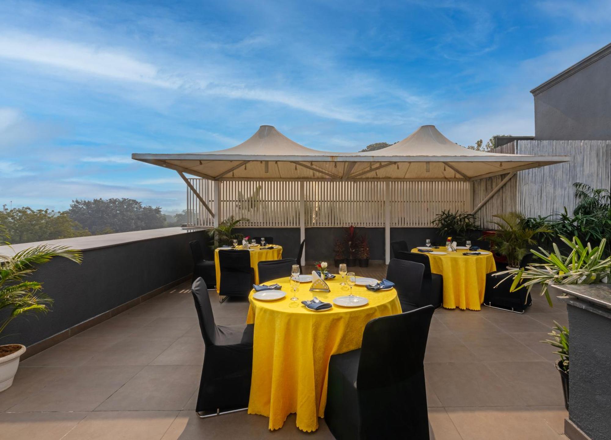Hotel Saket 27 New Delhi Ngoại thất bức ảnh
