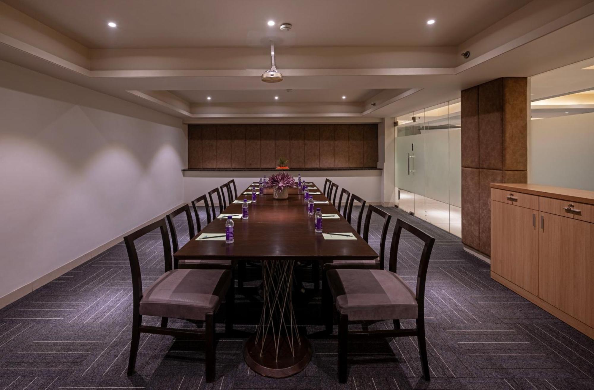 Hotel Saket 27 New Delhi Ngoại thất bức ảnh