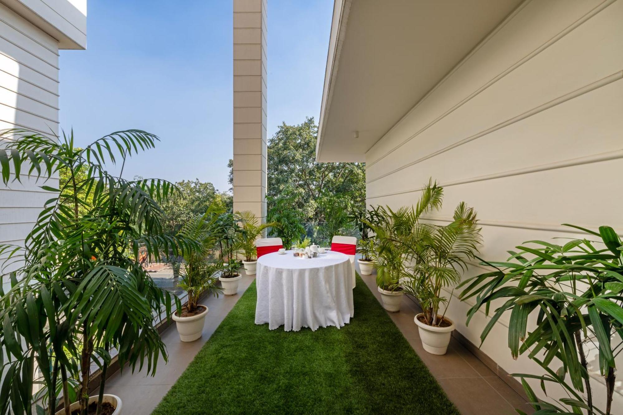Hotel Saket 27 New Delhi Ngoại thất bức ảnh