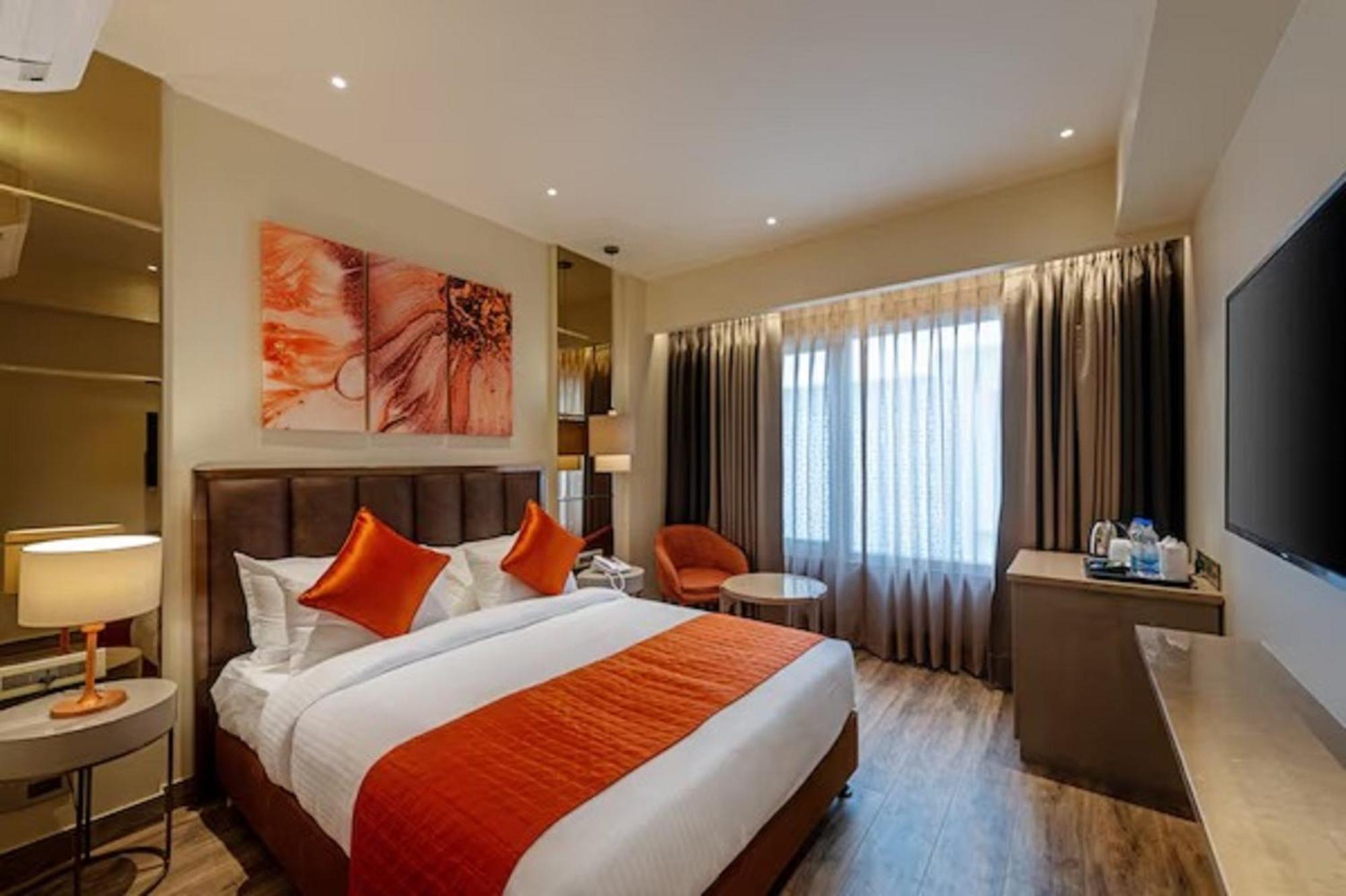 Hotel Saket 27 New Delhi Ngoại thất bức ảnh
