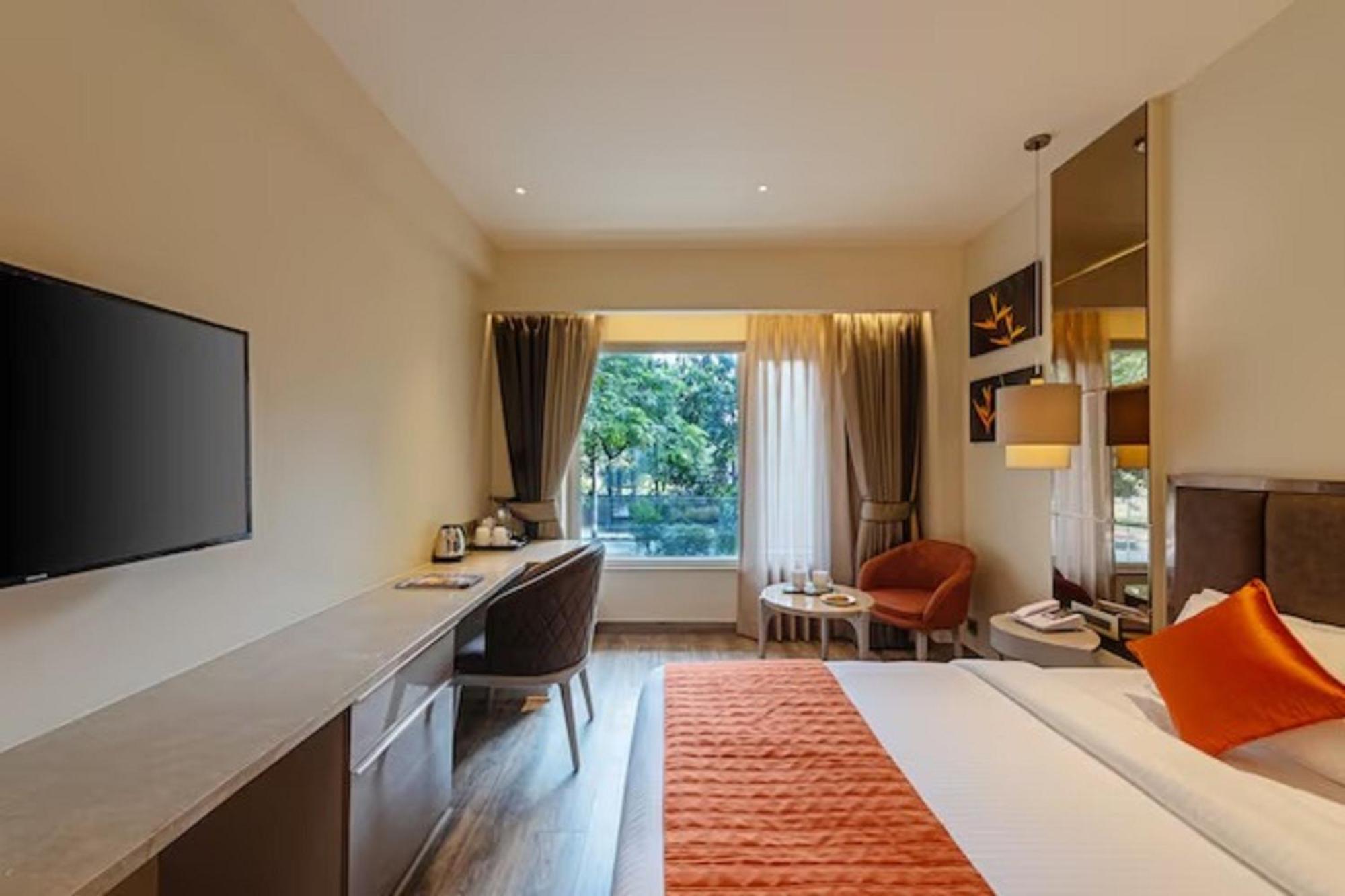 Hotel Saket 27 New Delhi Ngoại thất bức ảnh