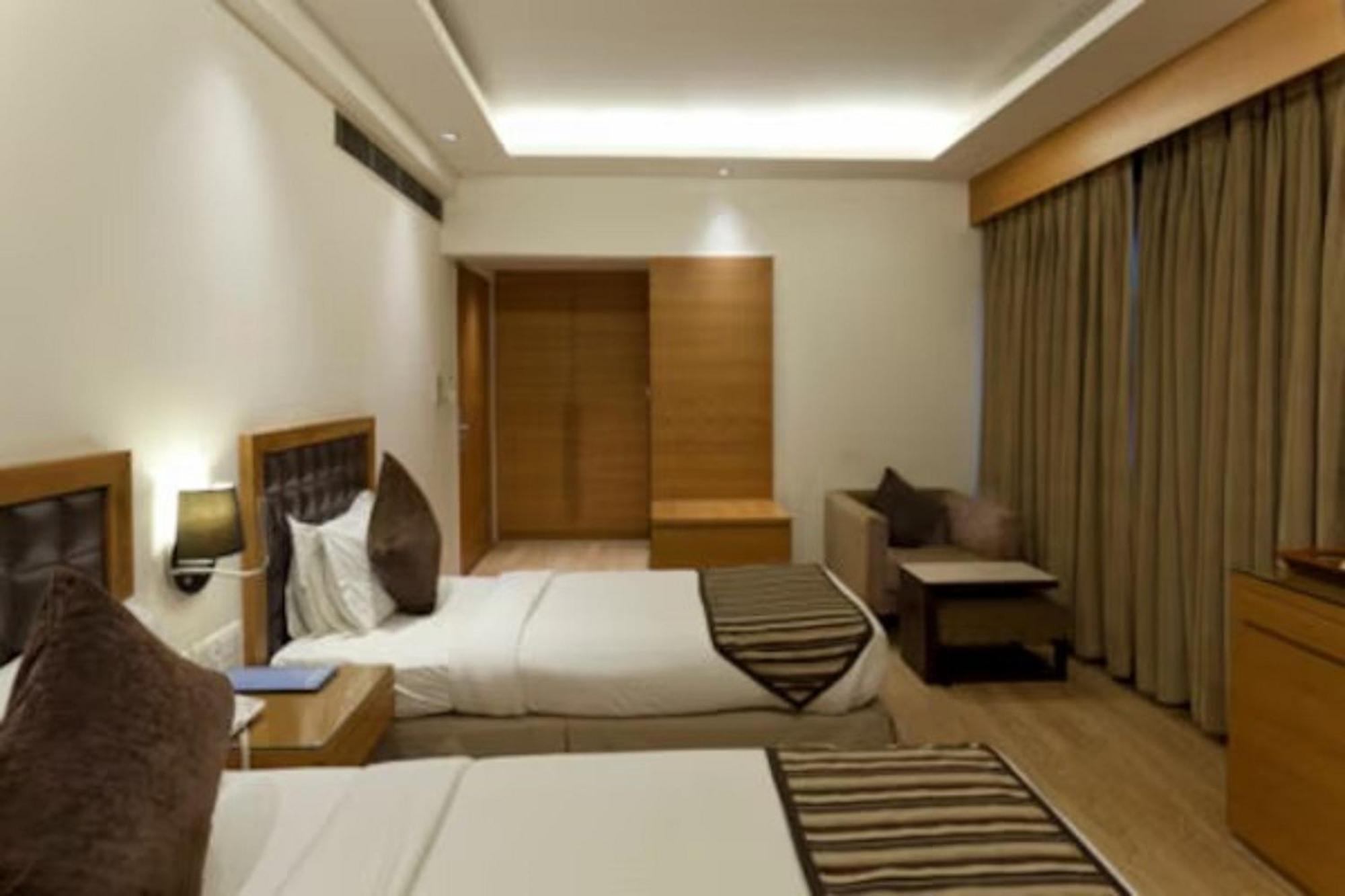 Hotel Saket 27 New Delhi Ngoại thất bức ảnh