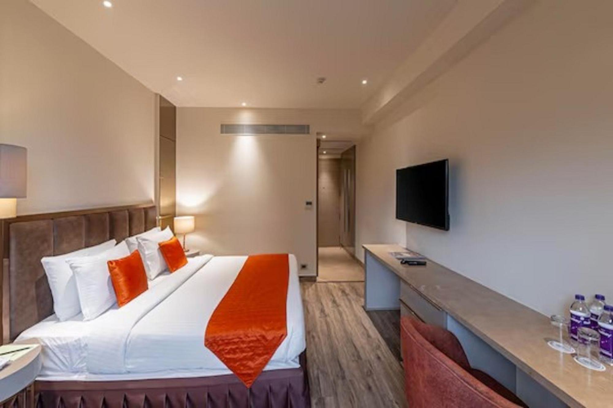 Hotel Saket 27 New Delhi Ngoại thất bức ảnh