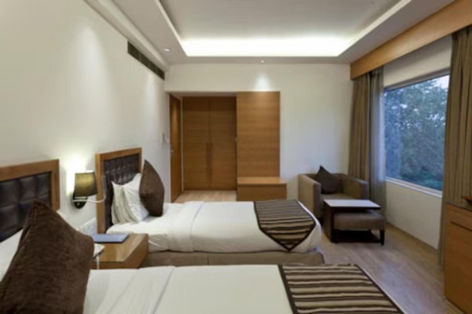 Hotel Saket 27 New Delhi Ngoại thất bức ảnh