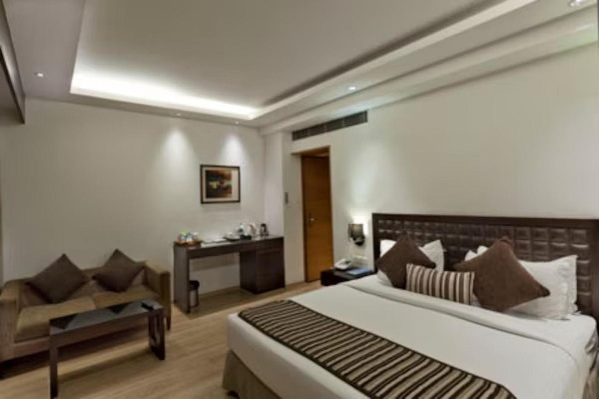 Hotel Saket 27 New Delhi Ngoại thất bức ảnh